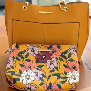 Steve Madden Donna Tote in A beautiful gold for autumn